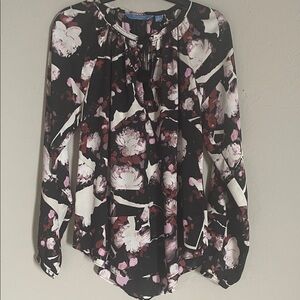 Simply Vera Vera Wang Black and Pink Floral Blouse